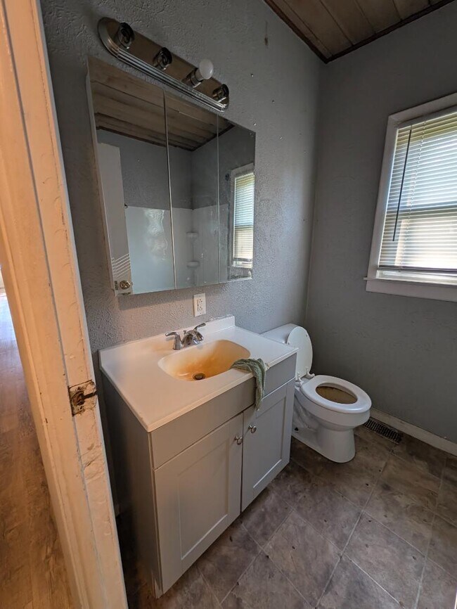 Building Photo - 56445 Eastlea Dr