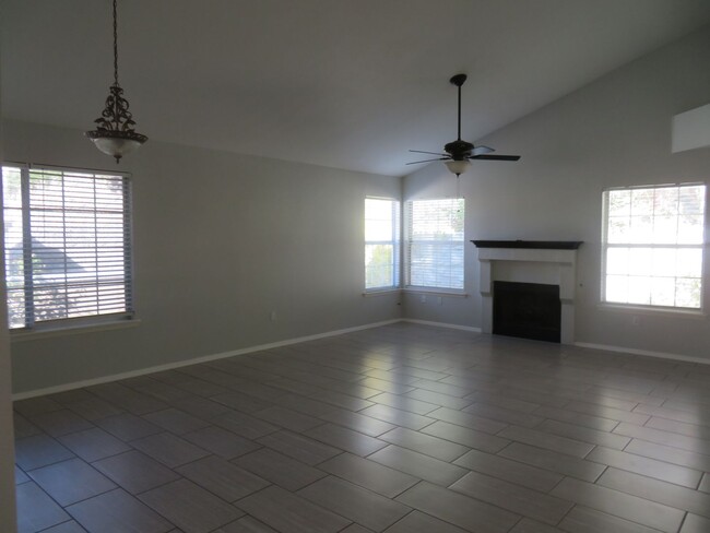 Building Photo - Clean 2 Bedroom 2 Bath Home for Rent