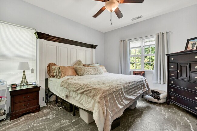 Building Photo - 122 Neely Cir NE