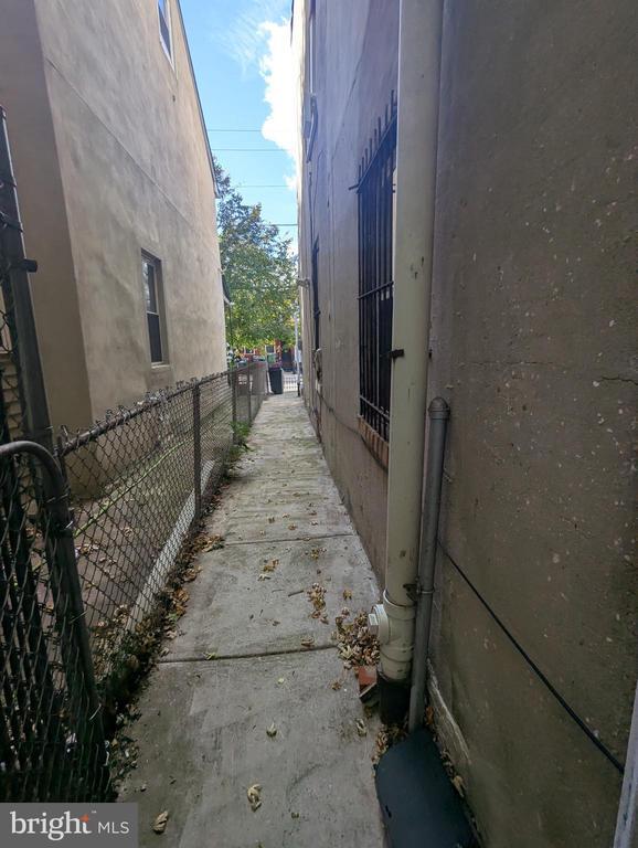 Building Photo - 657 N 37th St