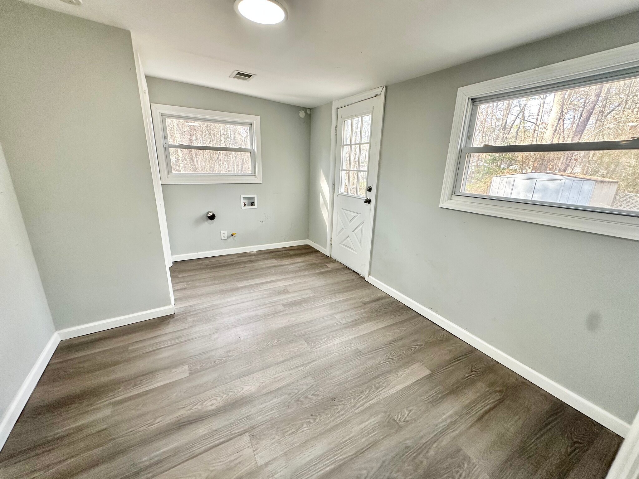 Building Photo - 63 Gentian St