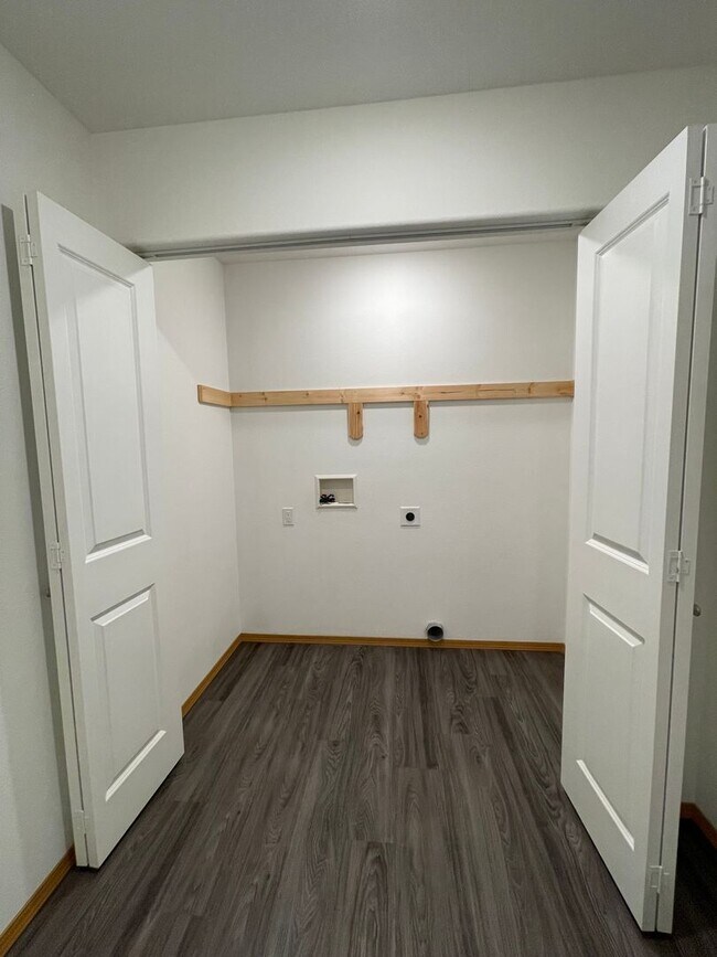 Building Photo - War Eagle Ct. (2690)