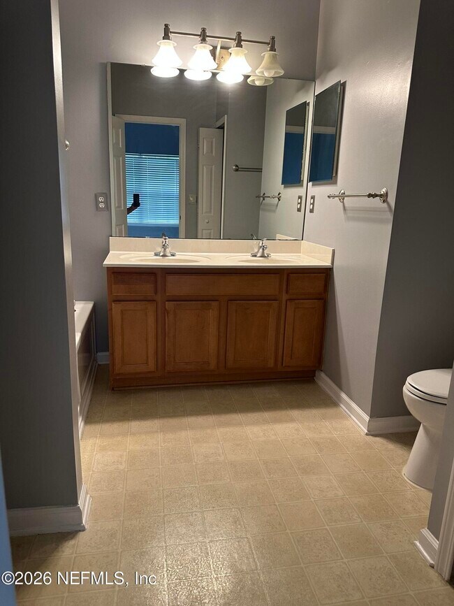 Building Photo - 9744 Summer Grove Way W