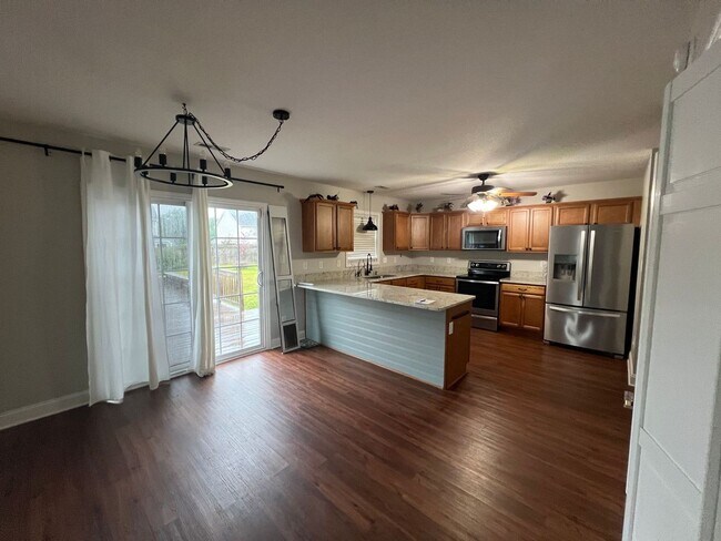 Building Photo - 314 Springcreek Ct
