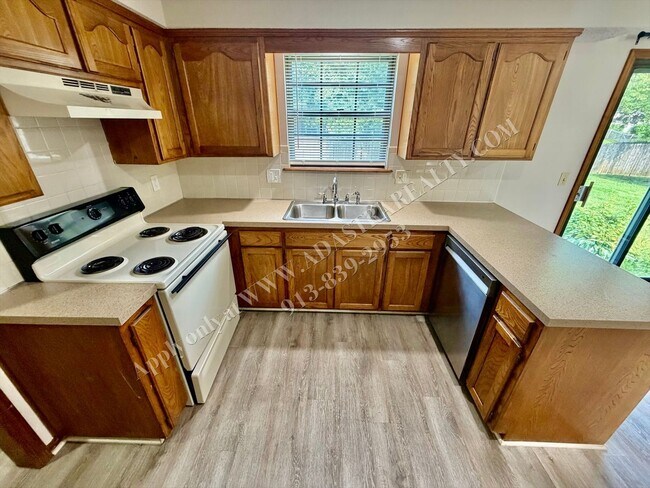 Building Photo - 6622 W 149th Terrace