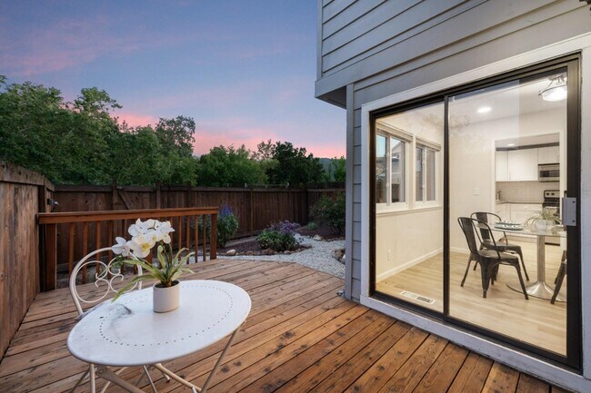Building Photo - 1545 Camden Village Cir