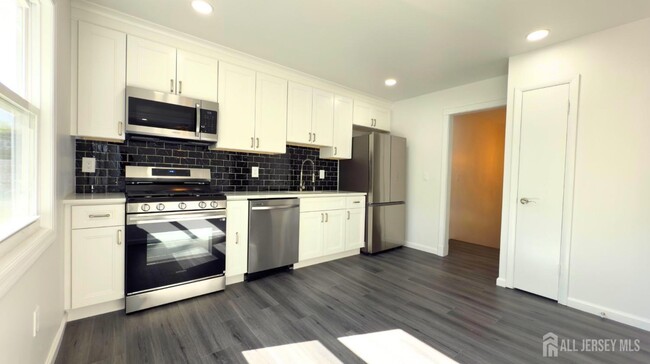 Building Photo - 412 Ryders Ln