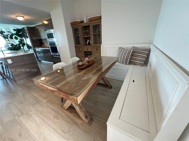 Building Photo - 460 NE 28th St