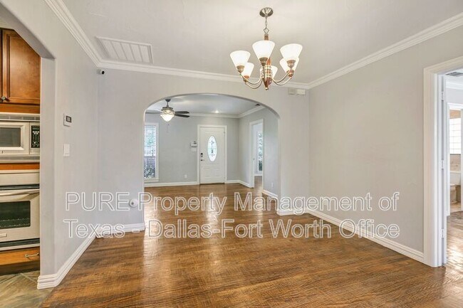 Building Photo - 2234 W Colorado Blvd