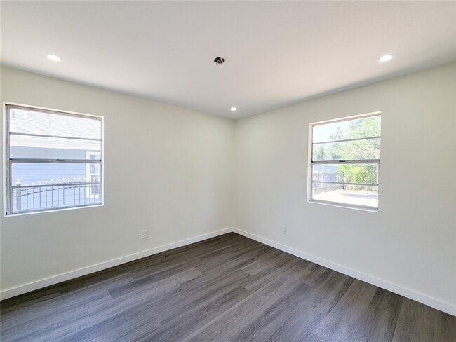 Building Photo - 5217 Hershe St