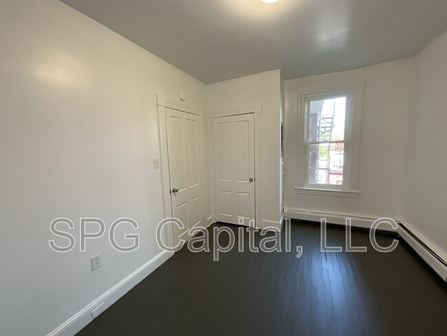 Building Photo - 164 S Pine St