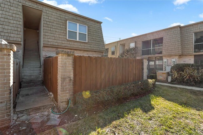 Building Photo - 200 St Andrews Blvd