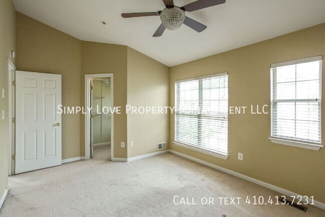 Building Photo - 2252 Commissary Cir