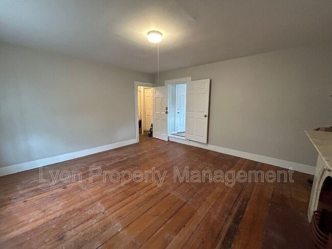 Building Photo - 44 7th St