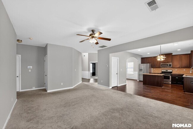 Building Photo - 1154 Paramount Dr