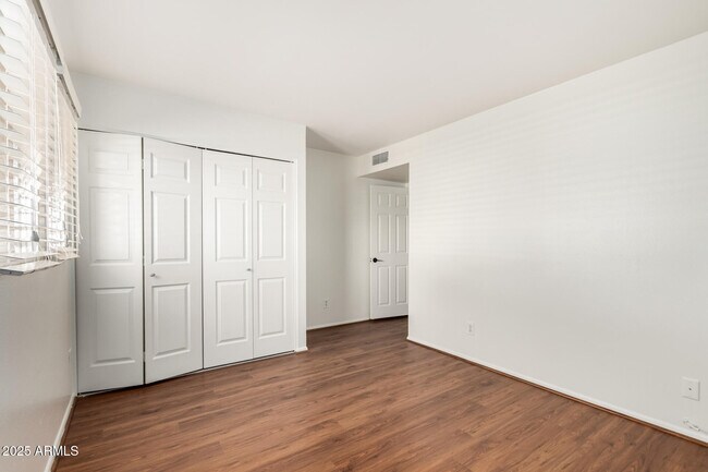 Building Photo - 3820 S Elm St