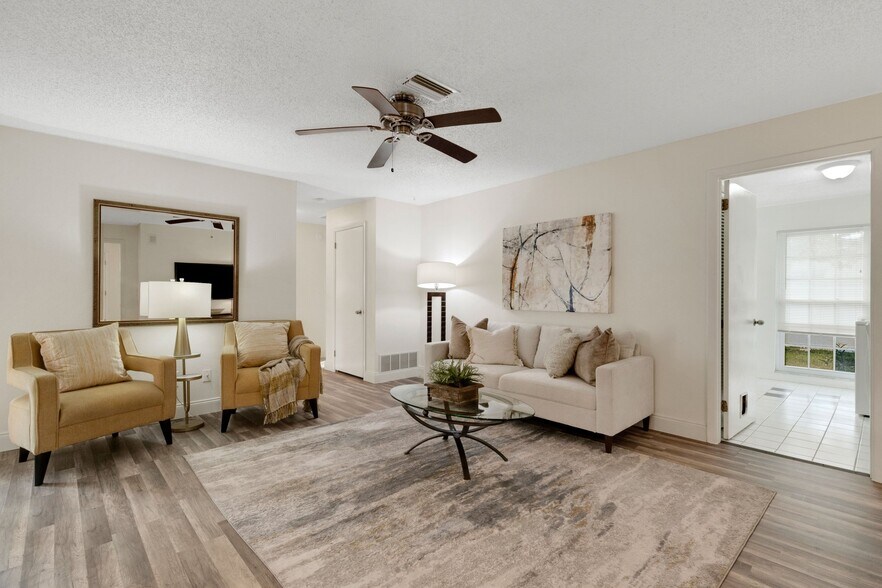 Building Photo - 1100 Pinellas Point Dr S
