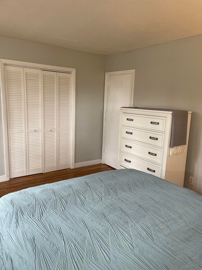 Building Photo - 4 Brook Rd