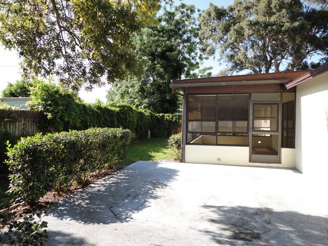 Building Photo - 11305 Scallop Dr