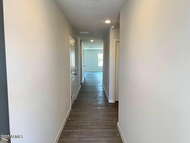 Building Photo - 2048 E Velvet Pl