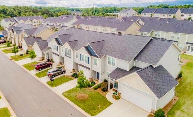 Building Photo - 731 Elmbrook Dr