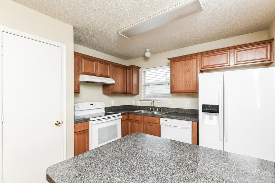 Building Photo - 617 Sawyer Dr