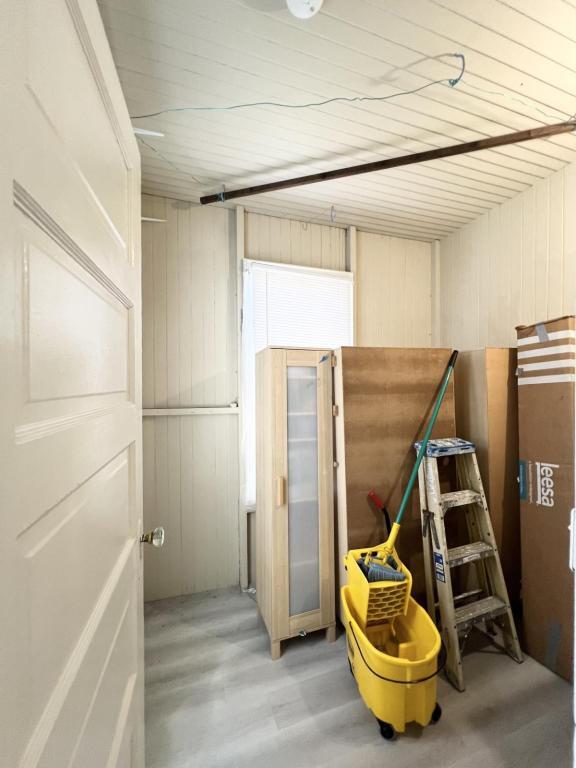 Building Photo - 549 6th Ave