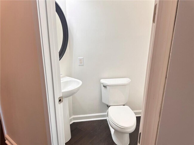 Building Photo - 711 Cosmopolitan Dr NE