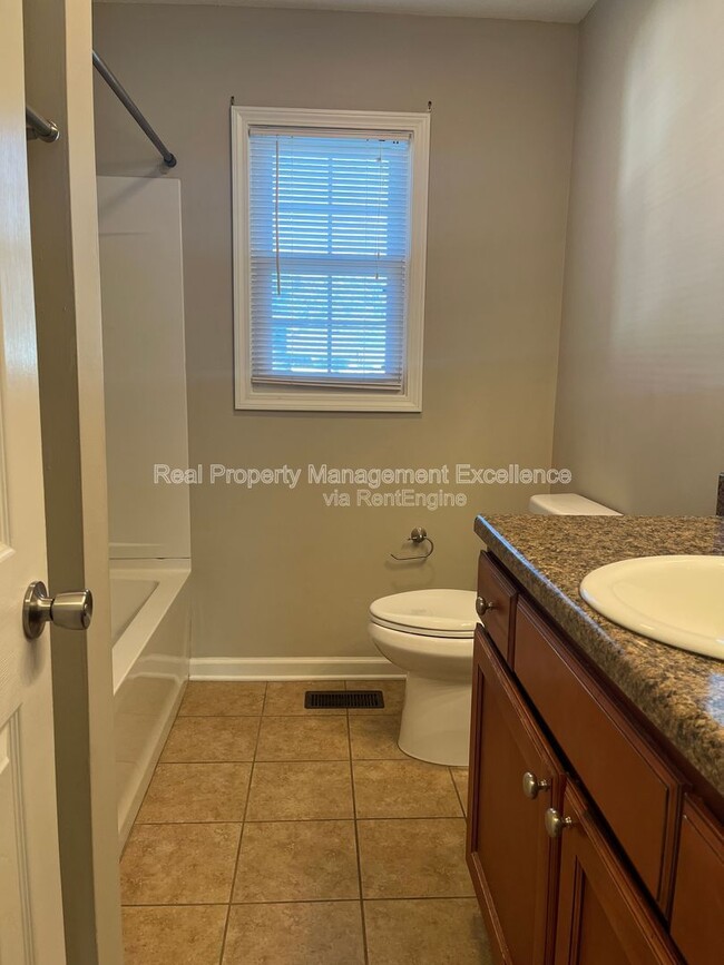 Building Photo - 709 S Webb St