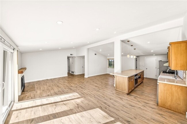 Building Photo - 20524 Rhoda St