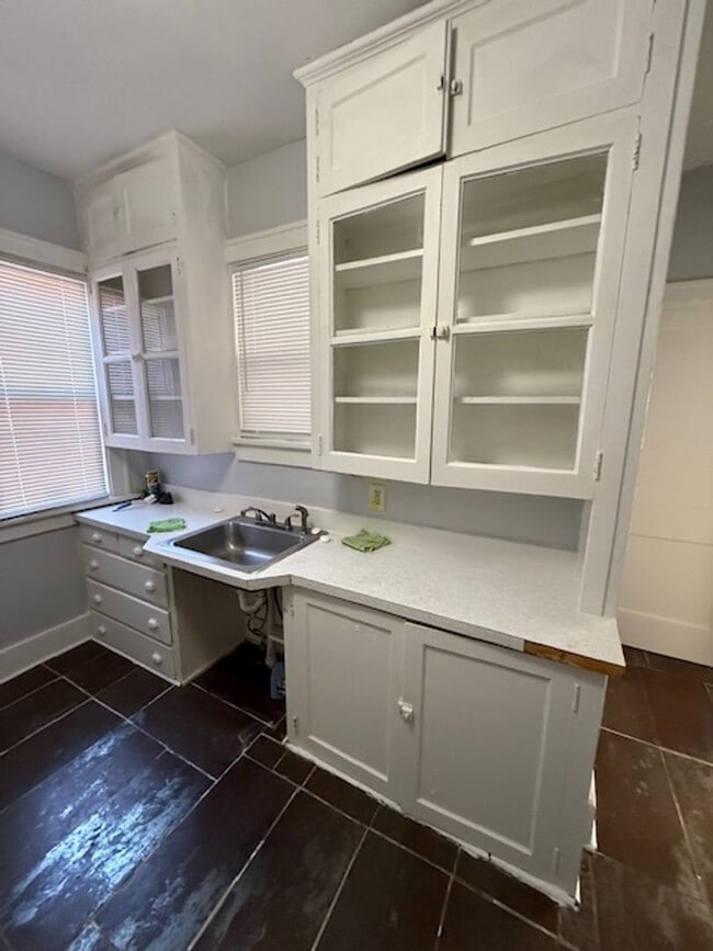 Building Photo - Cozy 1 Bedroom!!