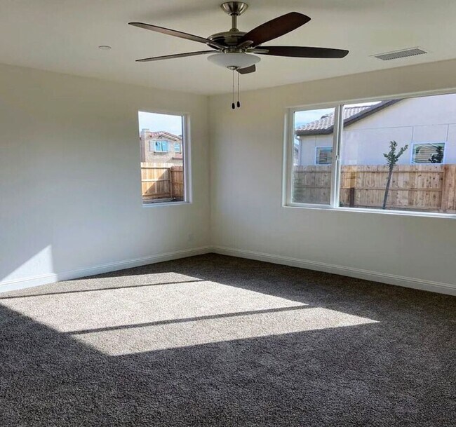 Building Photo - Beautiful Home for rent in Visalia, Ca