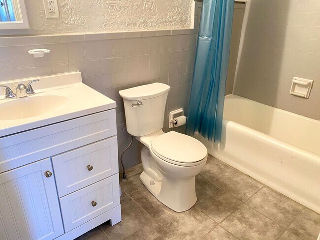 Building Photo - Bailey