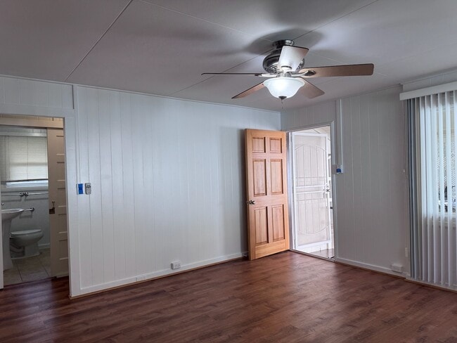 Building Photo - 2 Bed/1 Bath - Kahala - Quiet neighborhood...
