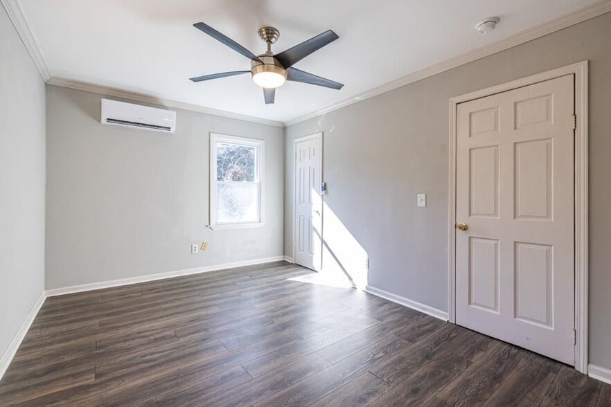 Building Photo - 1570 Spring Ln NW