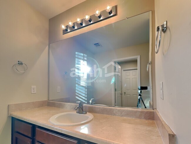 Building Photo - 117 Roseberry Cir