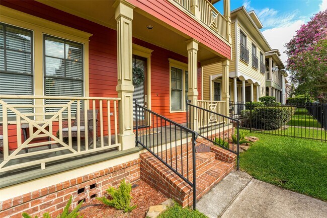 Building Photo - 1301 W 25th St