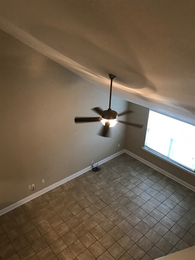 Building Photo - 2222 Cedarbrook Ct