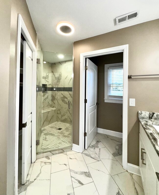 Building Photo - 564 Claymont Dr