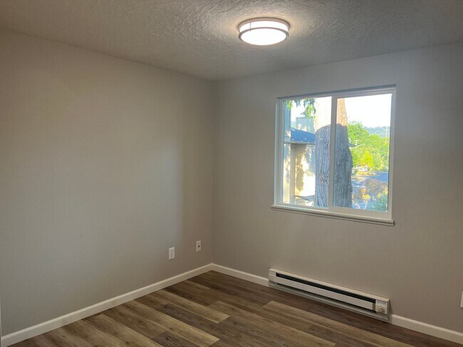 Building Photo - SHOWING TODAY - VIEW LISTING for 360° IMAG...