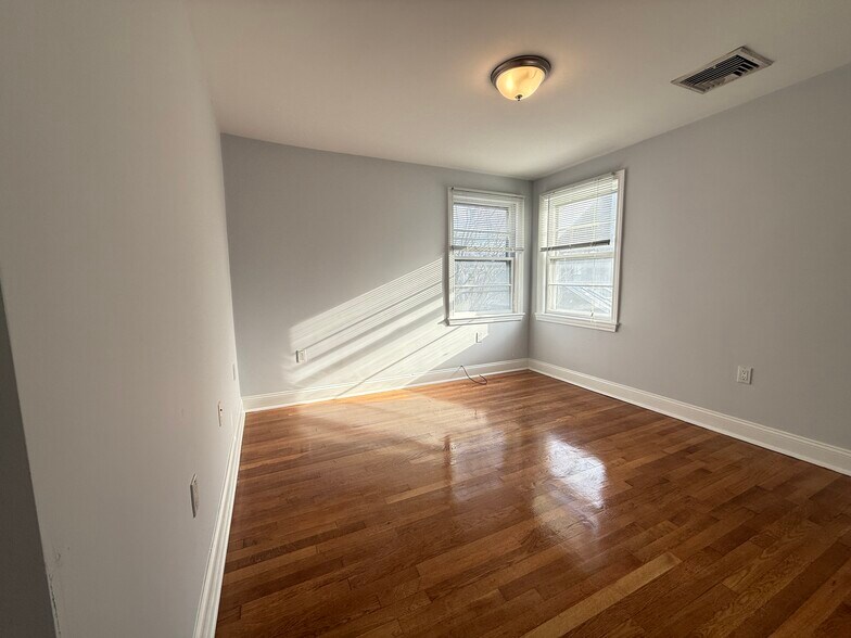 Building Photo - 43 May St