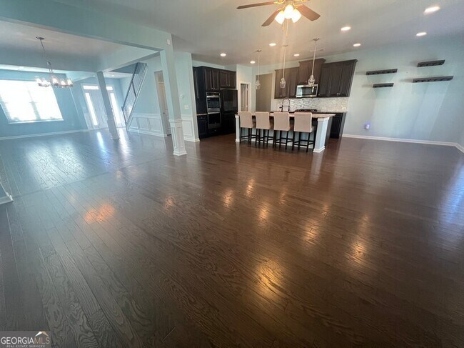 Building Photo - 165 Craines View