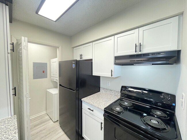 Building Photo - Fully Renovated 1-Bedroom, 1-Bath Condo in Gated Community – Available Now!