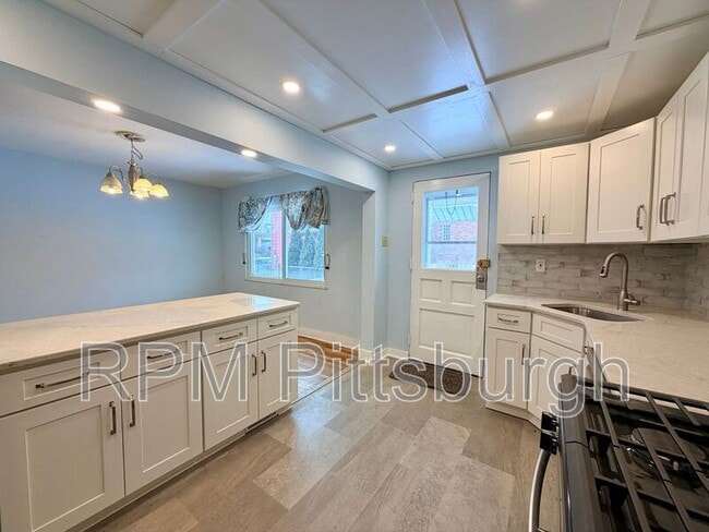 Building Photo - 1612 Oak Grove St