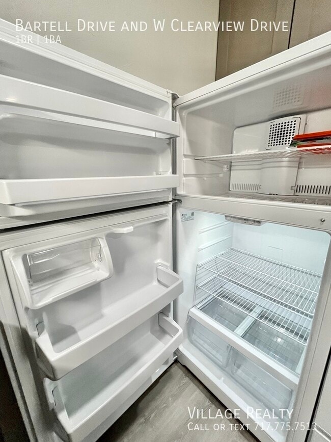 Building Photo - 51 W Clearview Dr