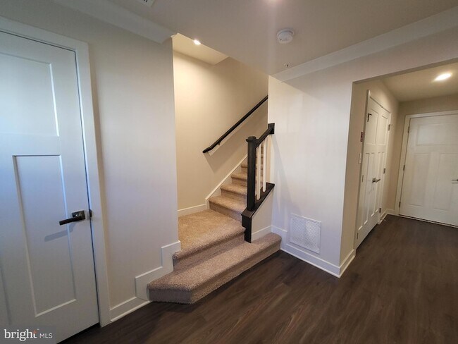 Building Photo - 430 Paperbark Sq
