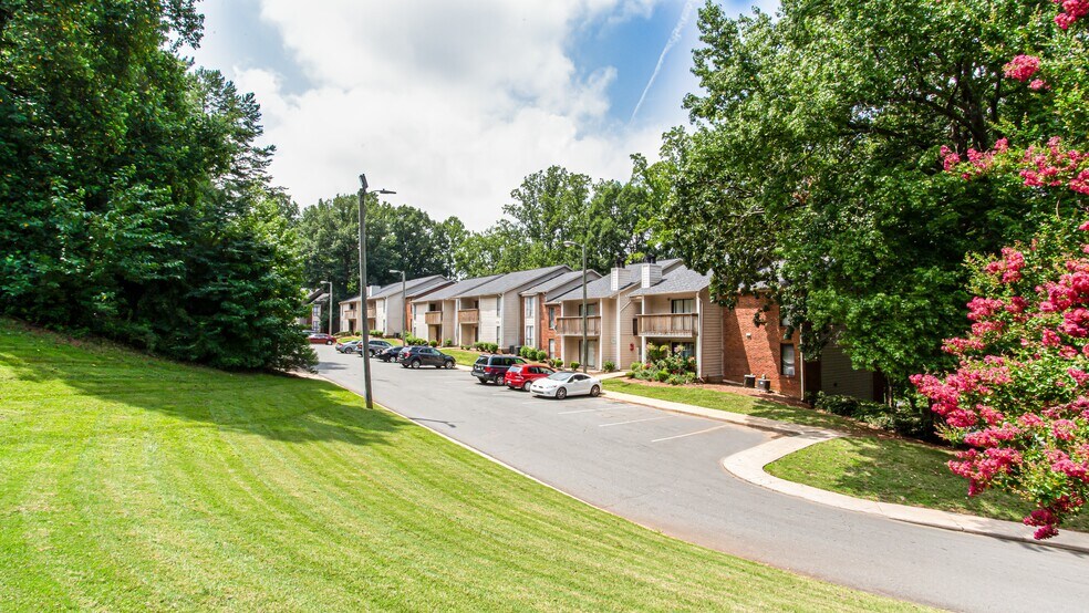 Edition Apartment Homes 5923 Farm Pond Ln Charlotte NC 28212