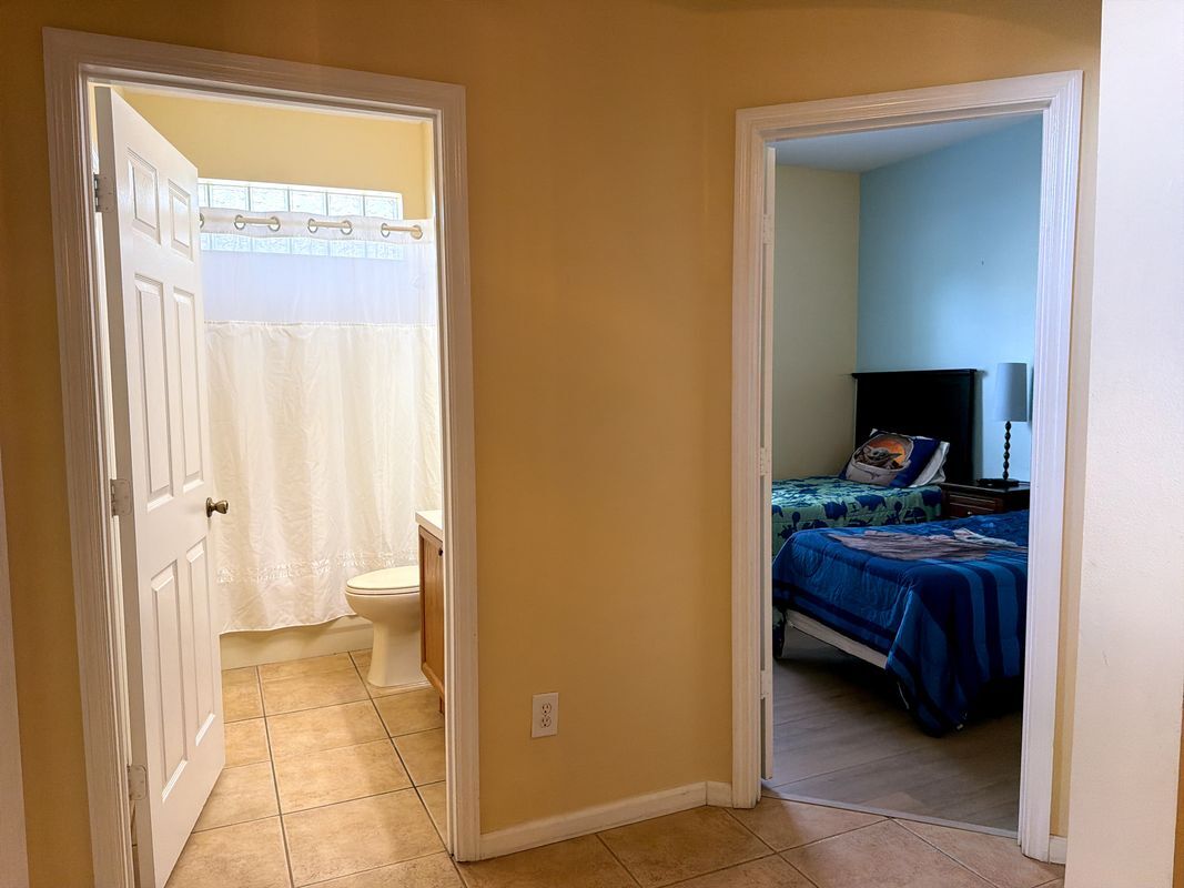 Building Photo - 8127 Fan Palm Way