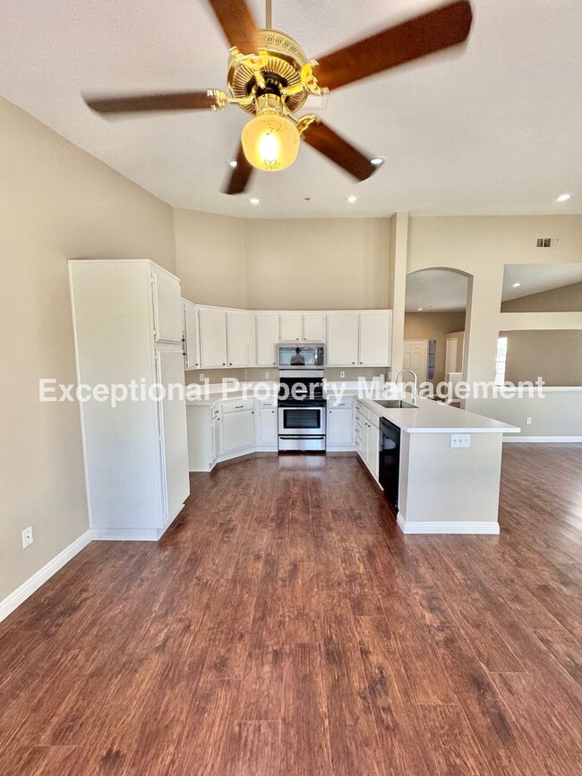 Building Photo - Great 3 bed 2 bath single story