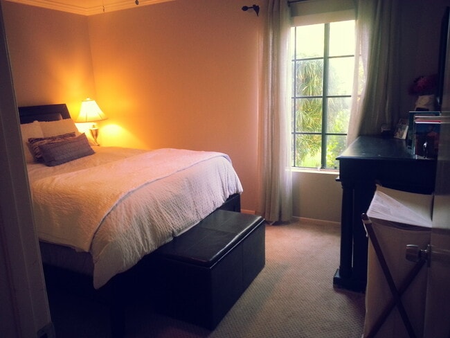 Building Photo - Beautiful Upgraded 2 Bed / 2 Bath 1 Story ...